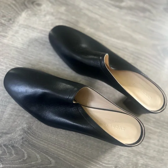 Everlane Black Leather Mules with Polished Finish - Picture 3 of 7